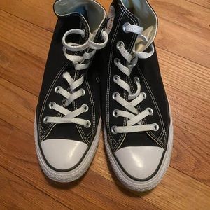 Black Classic Converse Size 8.5.